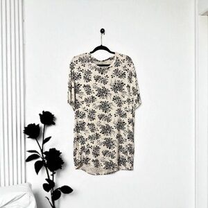 Men’s Nova Industries White Black Rose Pattern T-shirt.